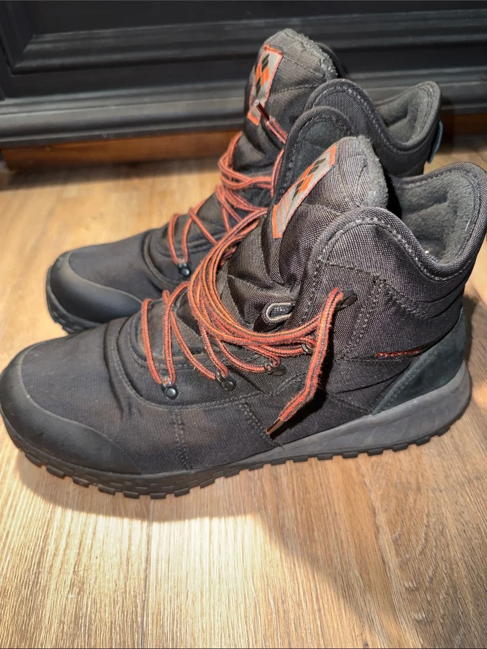 Columbia Fairbanks Black Hiking Boots with Res Accents